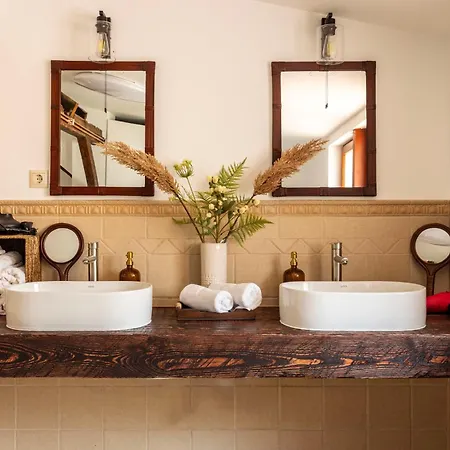 Beardy Bear Cave - Premium Rooftop #parking